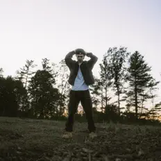 Austin Knollを聴いたり、ミュージックビデオを鑑賞したり、経歴やツアー日程などを確認したりしましょう！