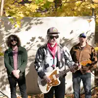 Poslechněte si interpreta undefined, sledujte hudební videa, přečtěte si životopis, podívejte se na data turné a další informace.