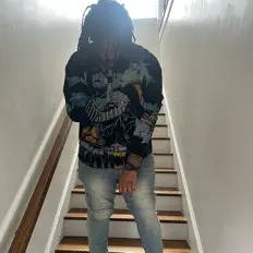 shqmqr을(를) 듣고, 뮤직 비디오를 보고, 약력을 읽고, 투어 일정 등을 확인하세요!