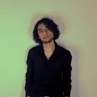 收听 undefined、观看音乐视频、阅读小传、查看巡演日期等 ！