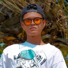 Dengarkan Young-Chopper, tonton video musik, baca bio, lihat tanggal tur & lainnya!