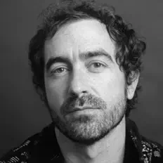 Ouça Cards, assista a videoclipes, leia a biografia, veja as datas das turnês e mais!