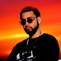 undefinedを聴いたり、ミュージックビデオを鑑賞したり、経歴やツアー日程などを確認したりしましょう！