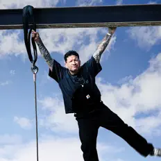 Poslechněte si interpreta Kraantje Pappie, sledujte hudební videa, přečtěte si životopis, podívejte se na data turné a další informace.