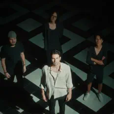 收听 Mr. Bliss、观看音乐视频、阅读小传、查看巡演日期等 ！