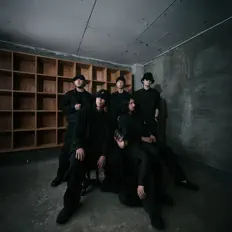 收听 Black petrol、观看音乐视频、阅读小传、查看巡演日期等 ！