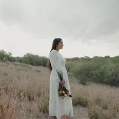 收听 Christine Ybarra、观看音乐视频、阅读小传、查看巡演日期等 ！