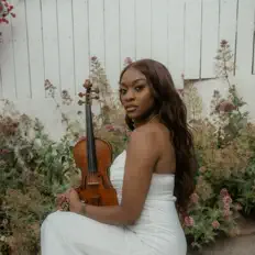 Simone Bonét: песни, клипы, биография, даты выступлений и многое другое.