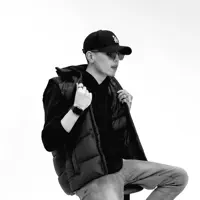 Escucha a undefined, mira videos musicales, lee su biografía, consulta las fechas de las gira y más.