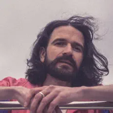 Gurry Wurryを聴いたり、ミュージックビデオを鑑賞したり、経歴やツアー日程などを確認したりしましょう！