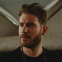 undefined सुनें, म्यूज़िक वीडियो देखें, बायो पढ़ें, दौरे की तारीखें और बहुत कुछ देखें!