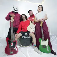 undefined dinle, müzik videolarını izle, biyografisini oku, tur tarihlerini ve daha fazlasını gör!