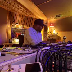 Dengarkan Shawn Finesse, tonton video musik, baca bio, lihat tanggal tur & lainnya!