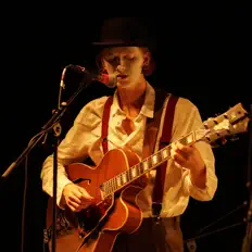 收听 Ed Beaumont、观看音乐视频、阅读小传、查看巡演日期等 ！