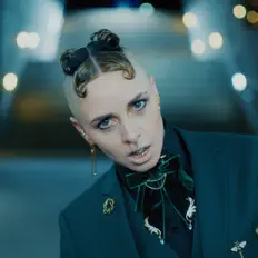 Hör dir Die Shiny an, schau dir Musikvideos an, lies die Biografie, finde Tourdaten und mehr!