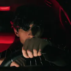 L21を聴いたり、ミュージックビデオを鑑賞したり、経歴やツアー日程などを確認したりしましょう！