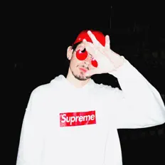 Poslechněte si interpreta Hot C, sledujte hudební videa, přečtěte si životopis, podívejte se na data turné a další informace.