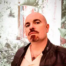 Hör dir Séa Byrne an, schau dir Musikvideos an, lies die Biografie, finde Tourdaten und mehr!