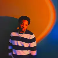 Luister naar undefined, bekijk muziekvideo's, lees de bio, bekijk de tourdata, en meer!