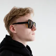 Poslechněte si interpreta KOUT, sledujte hudební videa, přečtěte si životopis, podívejte se na data turné a další informace.