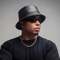 Ouve Acizzy, vê vídeos de música, lê a biografia, vê as datas da digressão e muito mais!