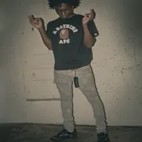 Ouça undefined, assista a videoclipes, leia a biografia, veja as datas das turnês e mais!