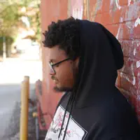 Poslechněte si interpreta undefined, sledujte hudební videa, přečtěte si životopis, podívejte se na data turné a další informace.