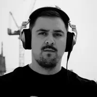 Hör dir undefined an, schau dir Musikvideos an, lies die Biografie, finde Tourdaten und mehr!