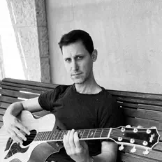 Josh Altmanを聴いたり、ミュージックビデオを鑑賞したり、経歴やツアー日程などを確認したりしましょう！