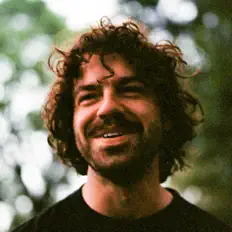 Sisy Fosを聴いたり、ミュージックビデオを鑑賞したり、経歴やツアー日程などを確認したりしましょう！