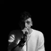 undefined을(를) 듣고, 뮤직 비디오를 보고, 약력을 읽고, 투어 일정 등을 확인하세요!