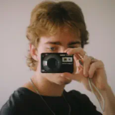 Ouve sharp., vê vídeos de música, lê a biografia, vê as datas da digressão e muito mais!