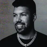 undefined dinle, müzik videolarını izle, biyografisini oku, tur tarihlerini ve daha fazlasını gör!