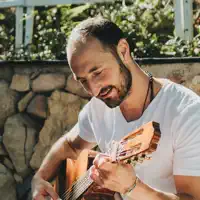 undefined을(를) 듣고, 뮤직 비디오를 보고, 약력을 읽고, 투어 일정 등을 확인하세요!