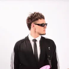 聆聽 541、觀看音樂影片、閱讀小傳、查看巡演日期等！