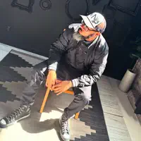 undefined सुनें, म्यूज़िक वीडियो देखें, बायो पढ़ें, दौरे की तारीखें और बहुत कुछ देखें!