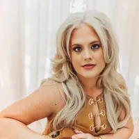 Escucha a undefined, mira vídeos musicales, lee la biografía, consulta fechas de giras y mucho más.