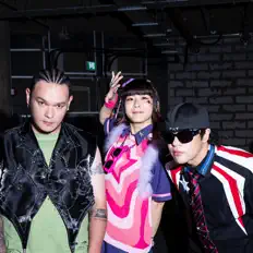 收听 怕胖团、观看音乐视频、阅读小传、查看巡演日期等 ！