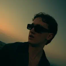 Luister naar Bearry, bekijk muziekvideo's, lees de bio, bekijk de tourdata, en meer!