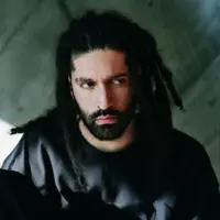 Posłuchaj wykonawcy undefined, obejrzyj teledyski, przeczytaj biografię, zobacz daty tras koncertowych i nie tylko!