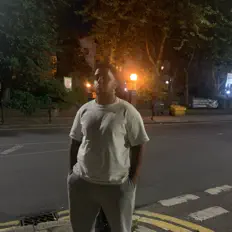 聆聽 Dawit、觀看音樂影片、閱讀小傳、查看巡演日期等！