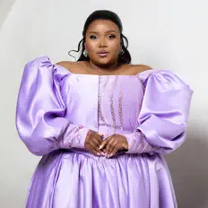 Bafundzie सुनें, म्यूज़िक वीडियो देखें, बायो पढ़ें, दौरे की तारीखें और बहुत कुछ देखें!