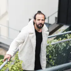 Poslechněte si interpreta Rusan Filiztek, sledujte hudební videa, přečtěte si životopis, podívejte se na data turné a další informace.