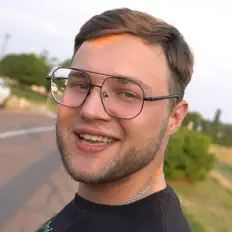 Escucha a Estrellla, mira vídeos musicales, lee la biografía, consulta fechas de giras y mucho más.