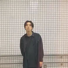 Hör dir Hunch an, schau dir Musikvideos an, lies die Biografie, finde Tourdaten und mehr!