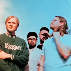 聆聽 Make Friends、觀看音樂影片、閱讀小傳、查看巡演日期等！