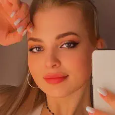 KNESIを聴いたり、ミュージックビデオを鑑賞したり、経歴やツアー日程などを確認したりしましょう！