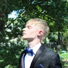 Hör dir Brcoo an, schau dir Musikvideos an, lies die Biografie, finde Tourdaten und mehr!