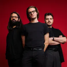 goldenbloom을(를) 듣고, 뮤직 비디오를 보고, 약력을 읽고, 투어 일정 등을 확인하세요!