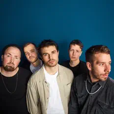 Ascolta KARRERA, guarda video musicali, leggi la biografia, vedi le date del tour & altro!